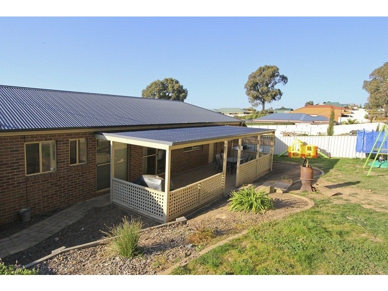 3a Grevillea Avenue, Kangaroo Flat VIC 3555