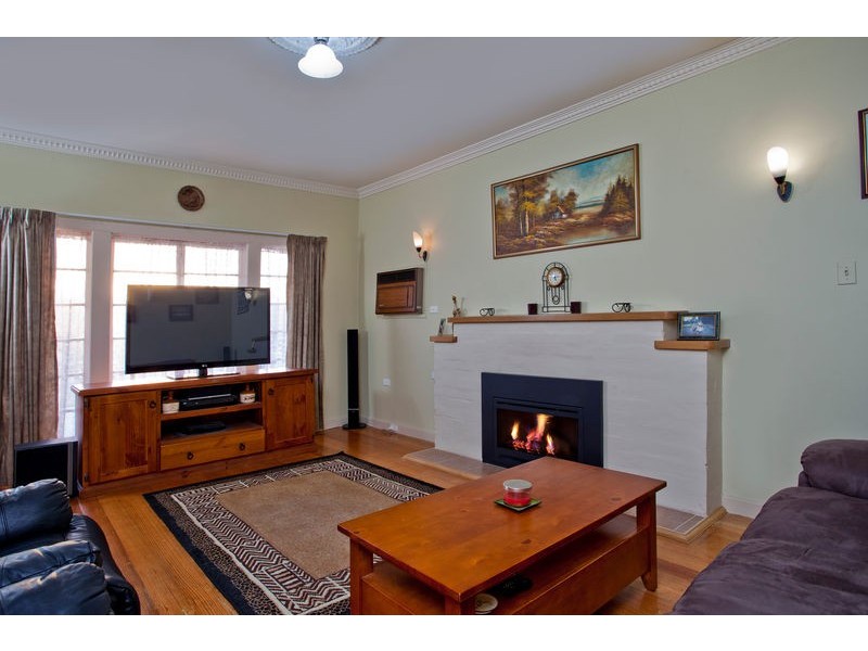 9 Benjamin Street, Kangaroo Flat VIC 3555