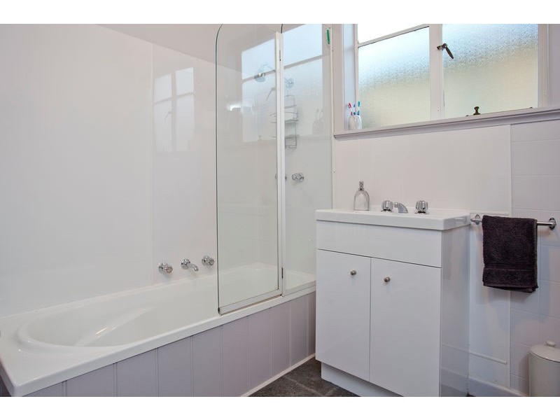 9 Benjamin Street, Kangaroo Flat VIC 3555