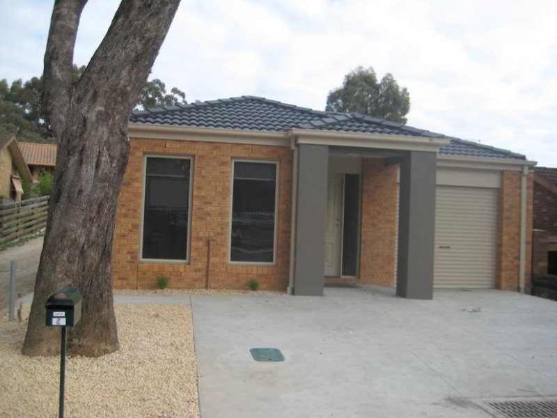 1/8 Sharon Street, Flora Hill VIC 3550