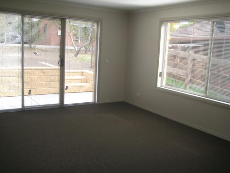 1/8 Sharon Street, Flora Hill VIC 3550