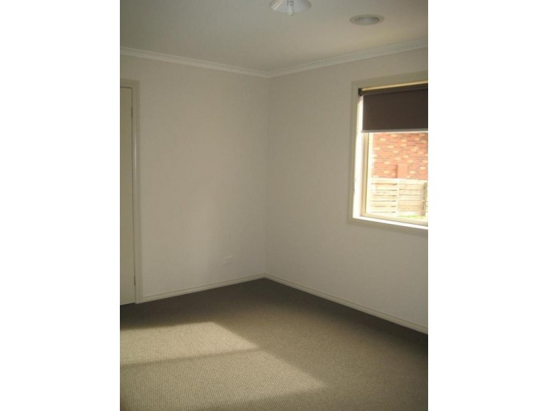 1/8 Sharon Street, Flora Hill VIC 3550