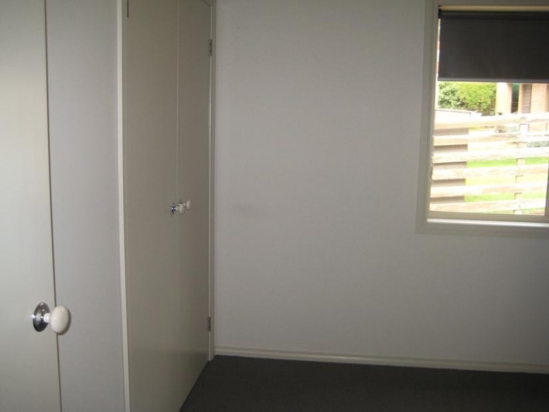 1/8 Sharon Street, Flora Hill VIC 3550