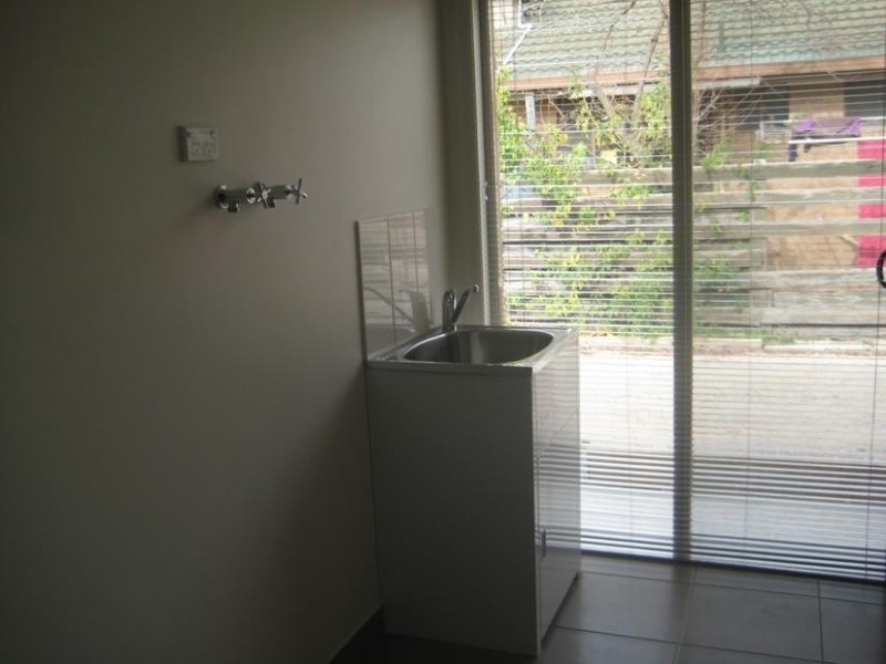 1/8 Sharon Street, Flora Hill VIC 3550