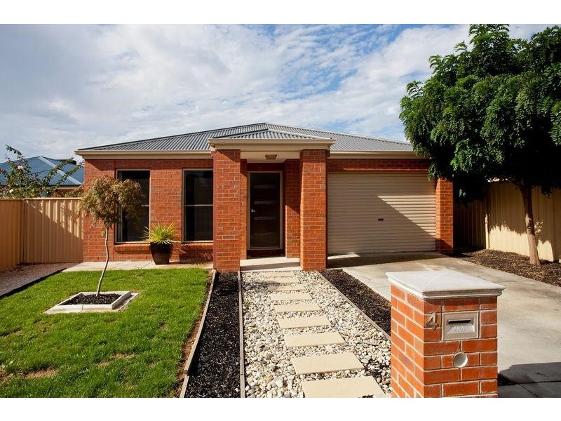 4 Weeroona Keys, East Bendigo VIC 3550