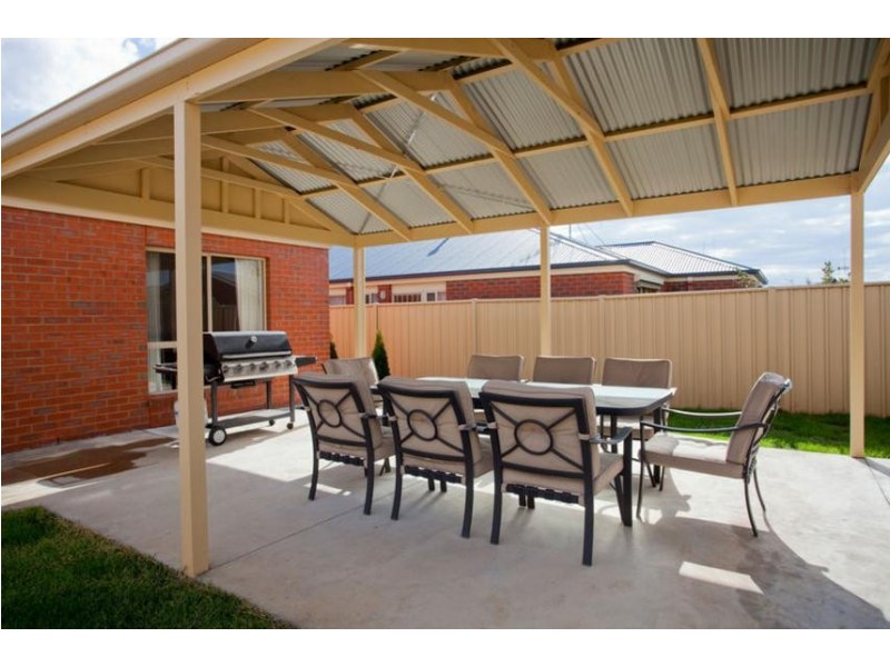 4 Weeroona Keys, East Bendigo VIC 3550