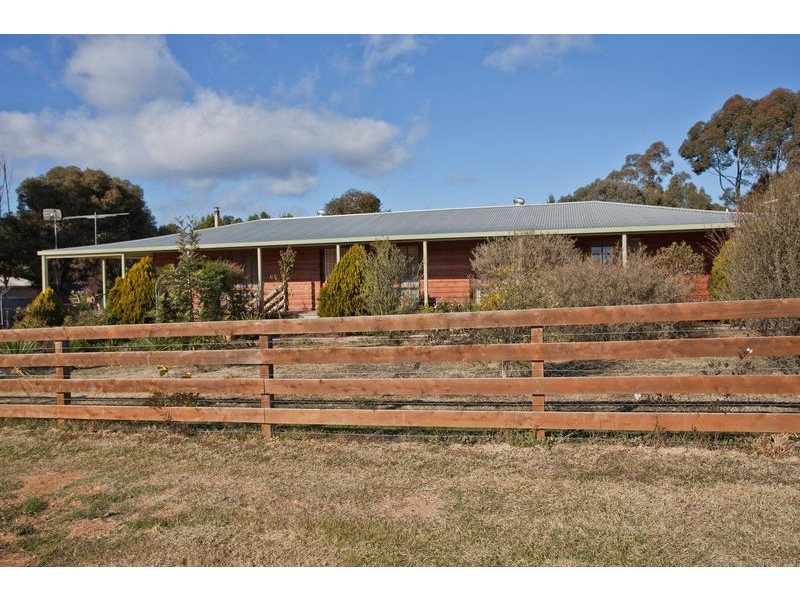 5 Settlers Place, Maiden Gully VIC 3551