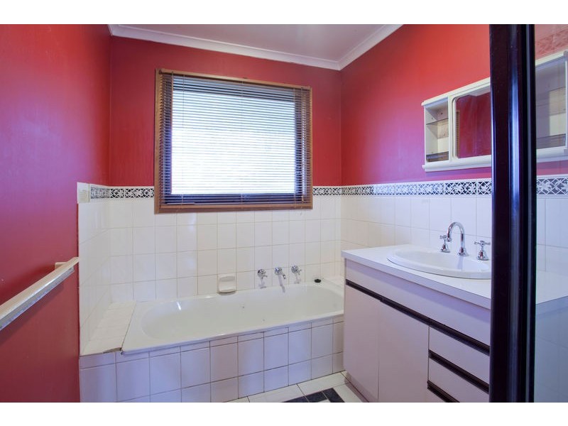 5 Settlers Place, Maiden Gully VIC 3551