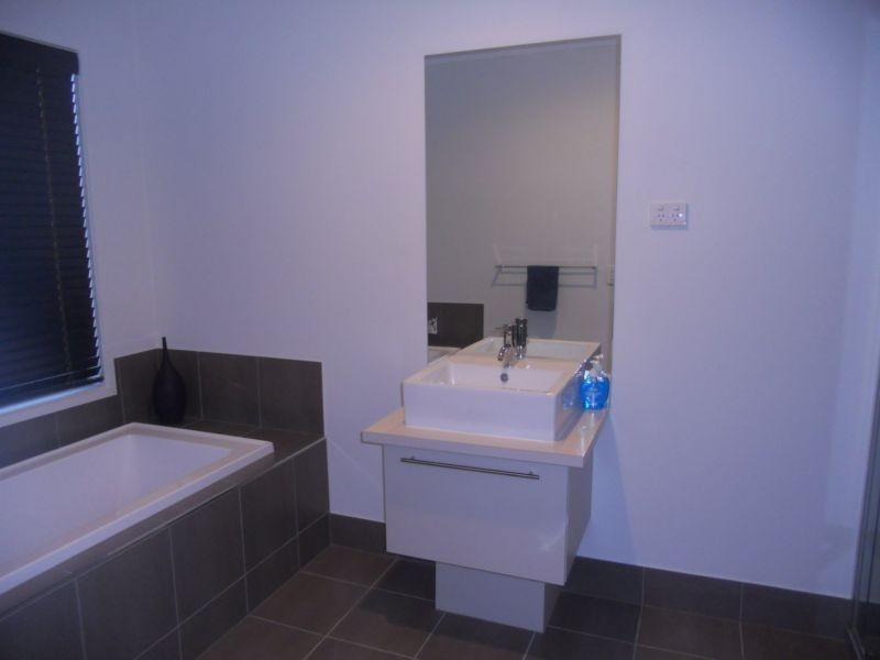 9 Poorinda Crescent, Kangaroo Flat VIC 3555