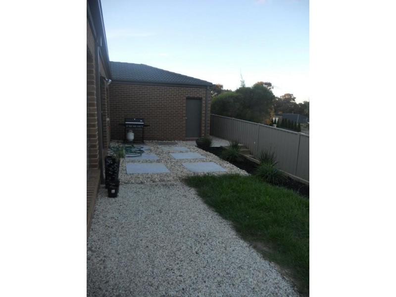 9 Poorinda Crescent, Kangaroo Flat VIC 3555