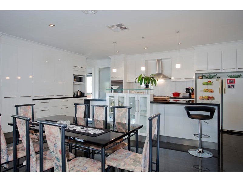 17 Janelle Drive, Maiden Gully VIC 3551