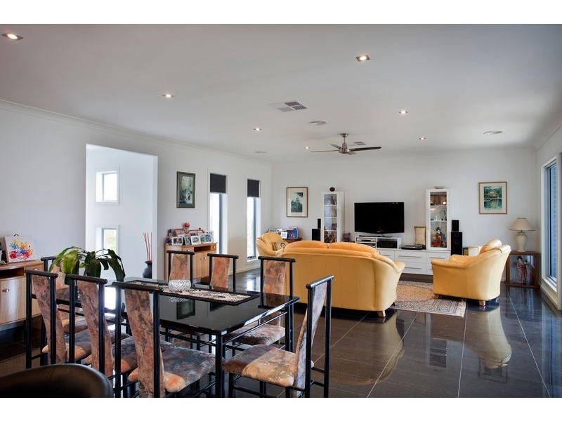 17 Janelle Drive, Maiden Gully VIC 3551