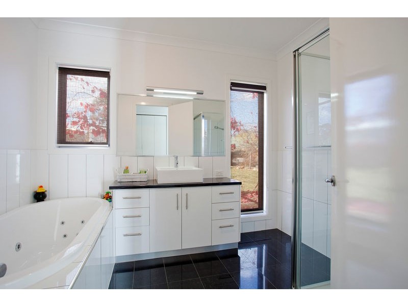 17 Janelle Drive, Maiden Gully VIC 3551