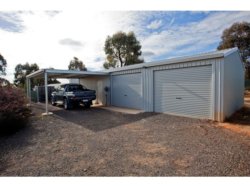 17 Janelle Drive, Maiden Gully VIC 3551