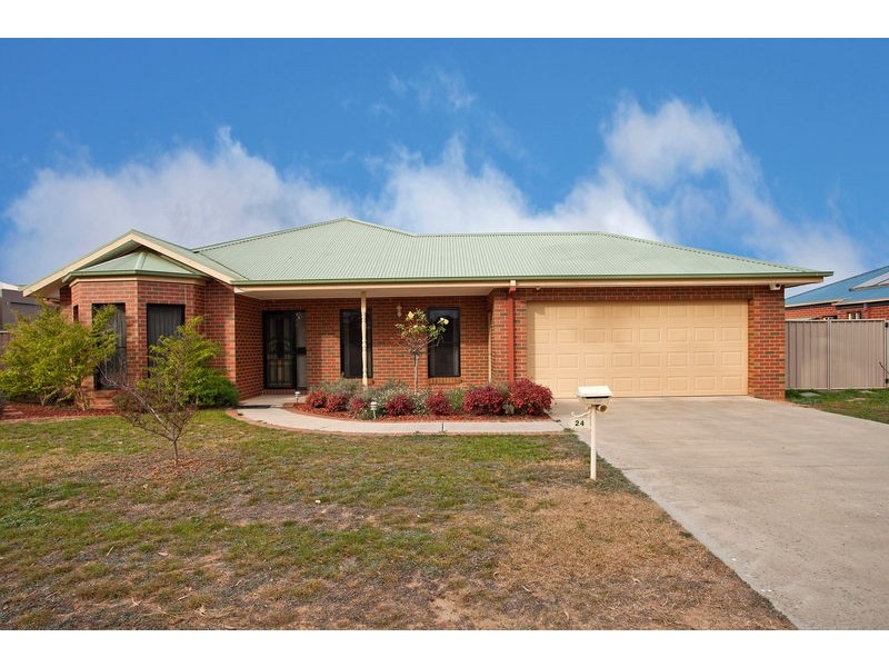 24 Bowles Road, Epsom VIC 3551