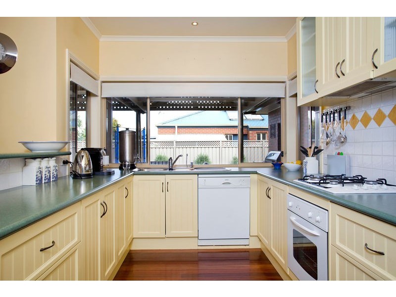 24 Bowles Road, Epsom VIC 3551
