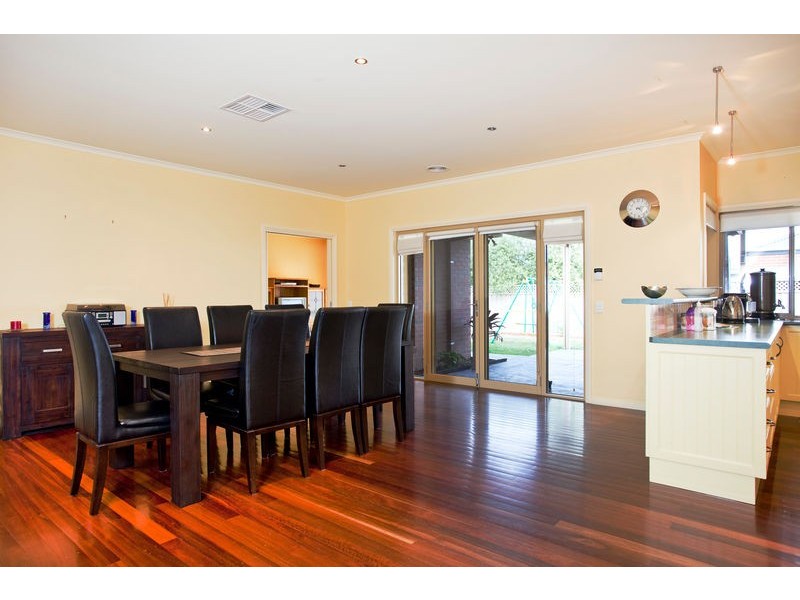 24 Bowles Road, Epsom VIC 3551