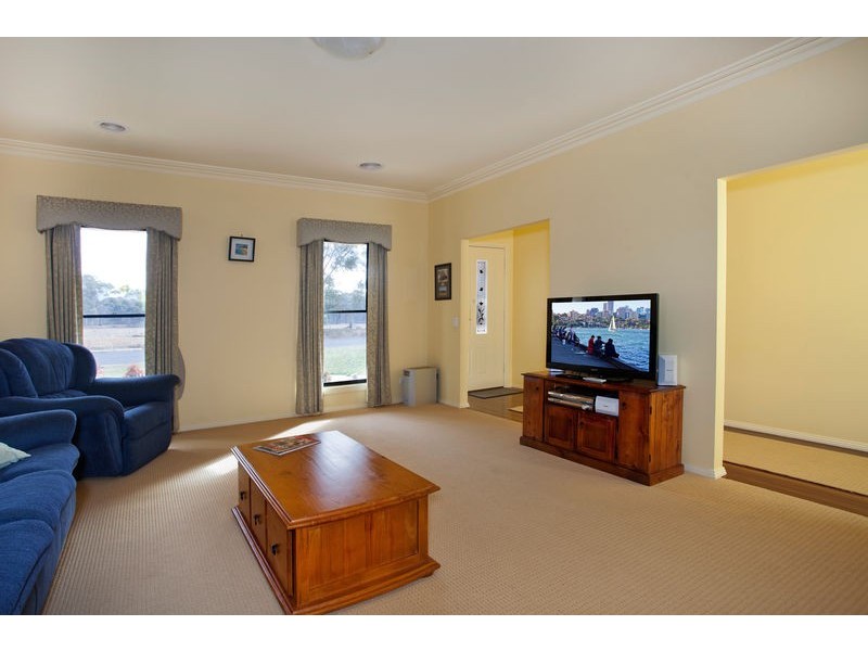 24 Bowles Road, Epsom VIC 3551