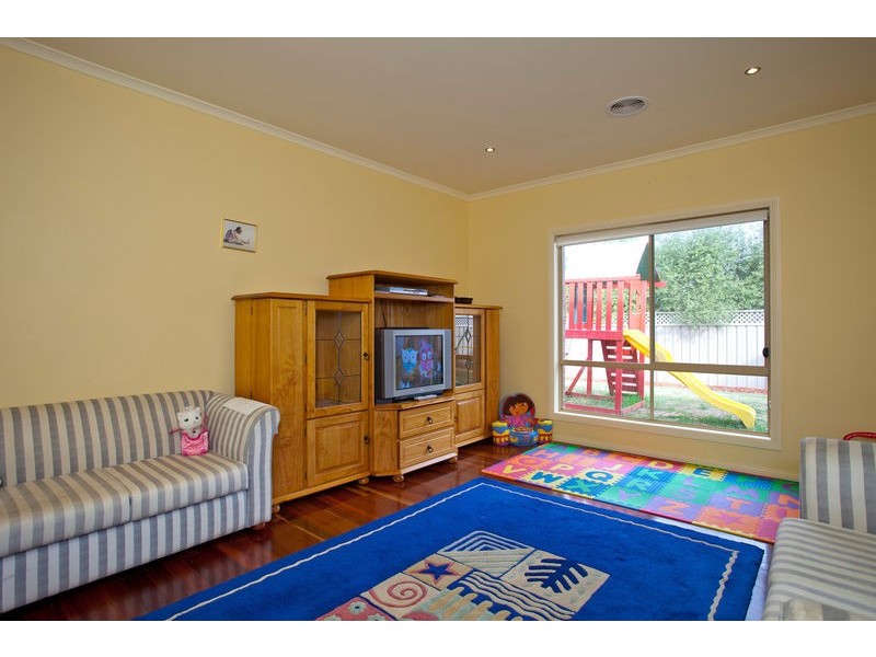 24 Bowles Road, Epsom VIC 3551
