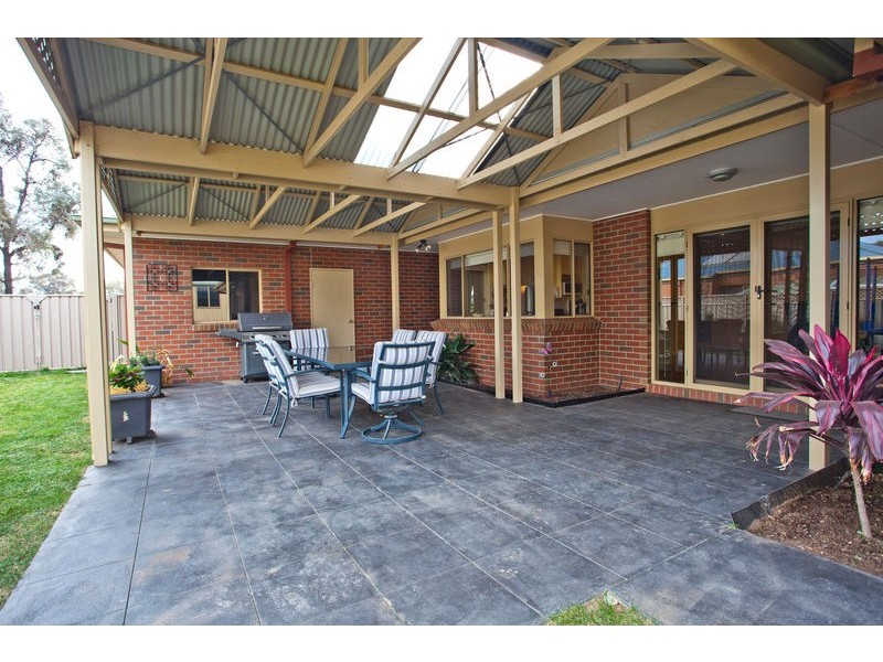 24 Bowles Road, Epsom VIC 3551