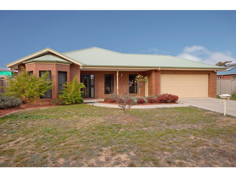 24 Bowles Road, Epsom VIC 3551