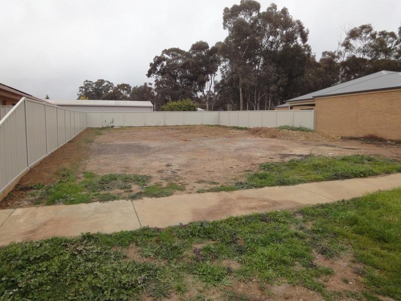 8 Miners Rest, Kangaroo Flat VIC 3555