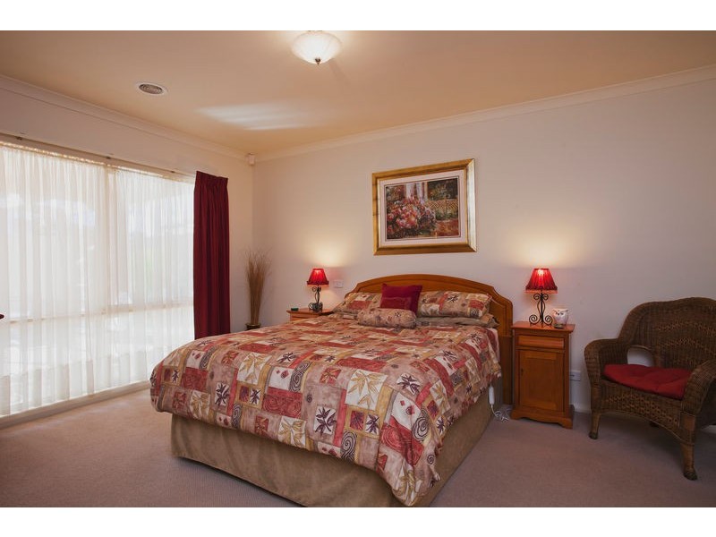 6 Devon Close, Strathdale VIC 3550