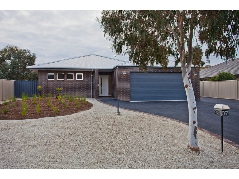 37 Alexander Close, Strathfieldsaye VIC 3551