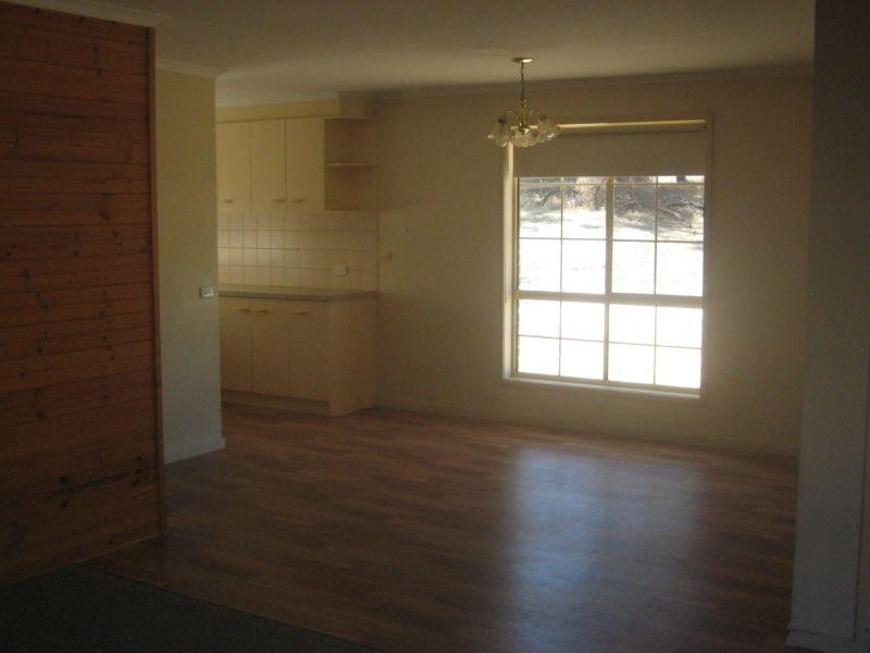 1/8 Biggs Court, Flora Hill VIC 3550