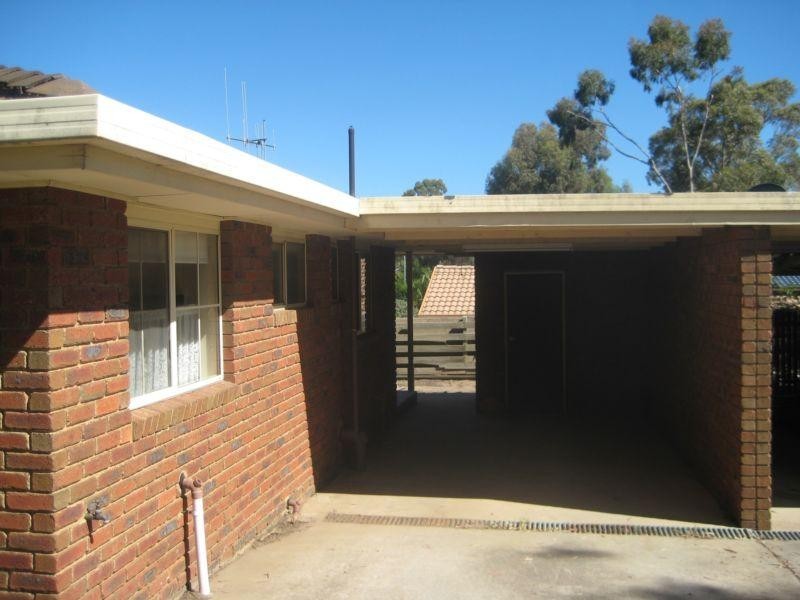 1/8 Biggs Court, Flora Hill VIC 3550