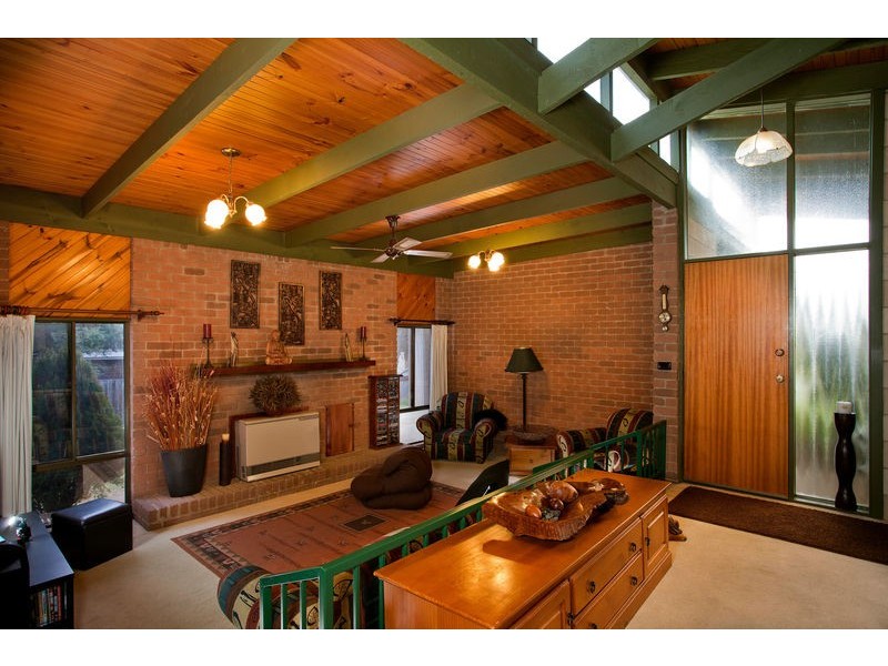 18 William Drive, Kangaroo Flat VIC 3555