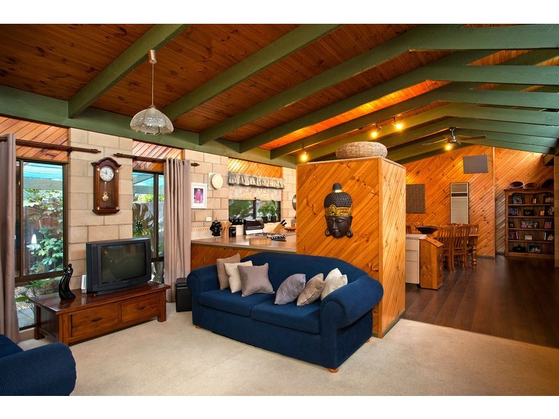 18 William Drive, Kangaroo Flat VIC 3555