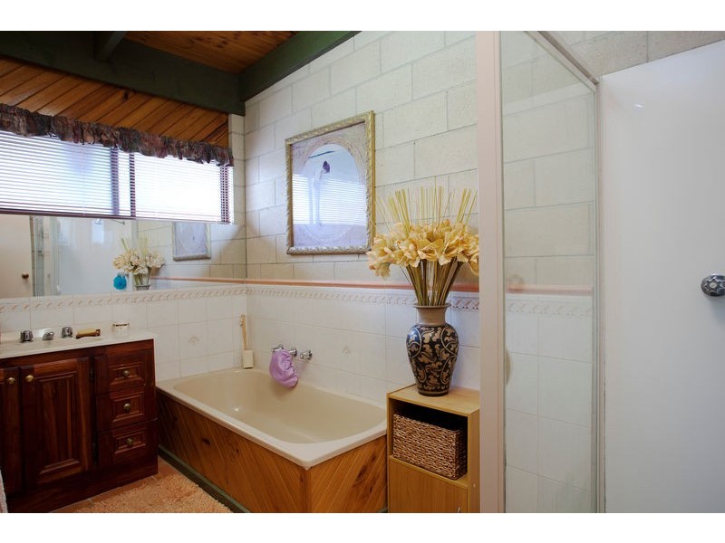 18 William Drive, Kangaroo Flat VIC 3555