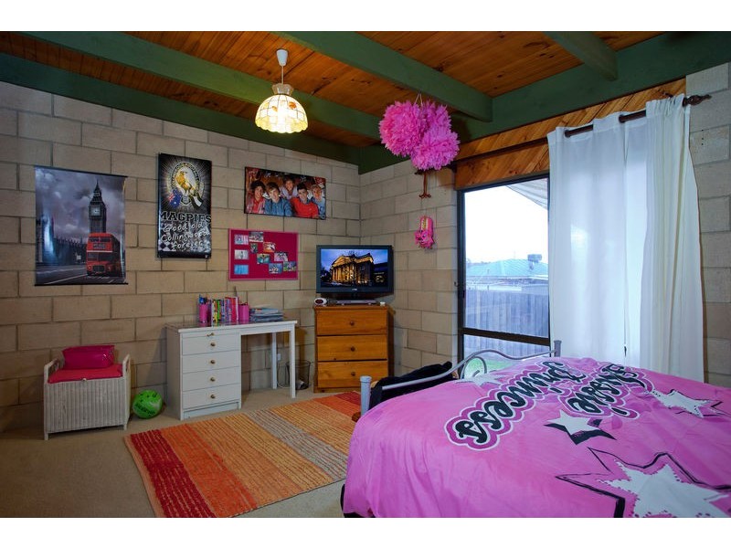 18 William Drive, Kangaroo Flat VIC 3555