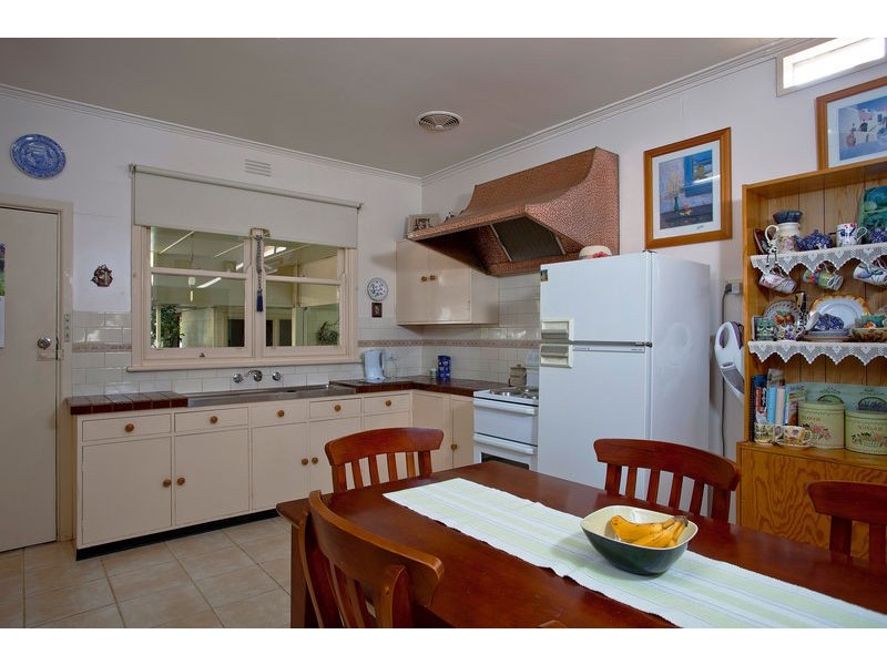 2 Longmore Street, Kangaroo Flat VIC 3555