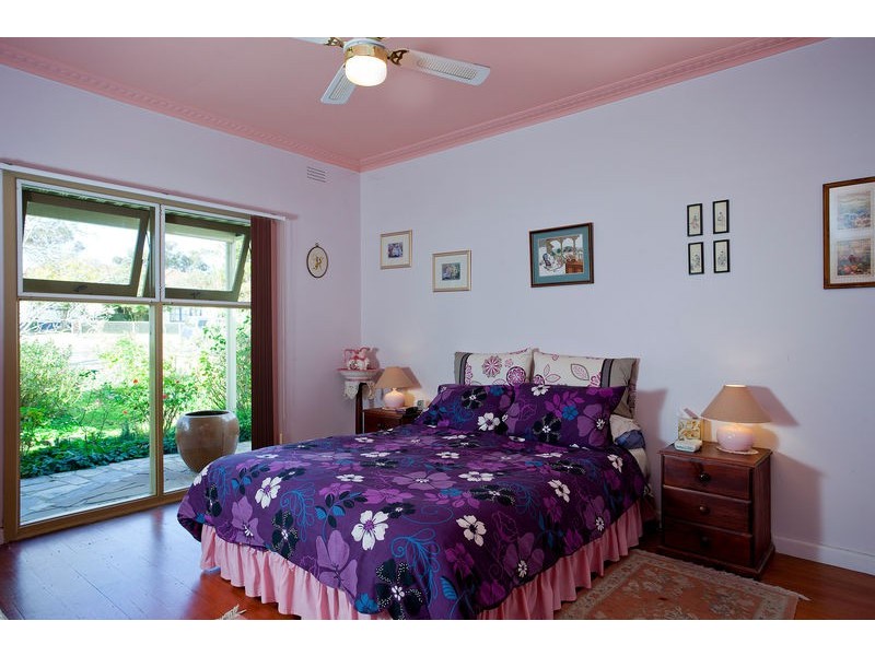 2 Longmore Street, Kangaroo Flat VIC 3555