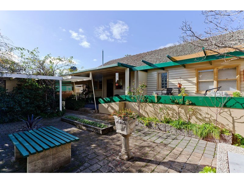 2 Longmore Street, Kangaroo Flat VIC 3555