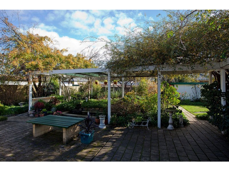 2 Longmore Street, Kangaroo Flat VIC 3555