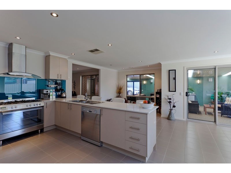 8 Huntingdale Avenue, Eaglehawk VIC 3556