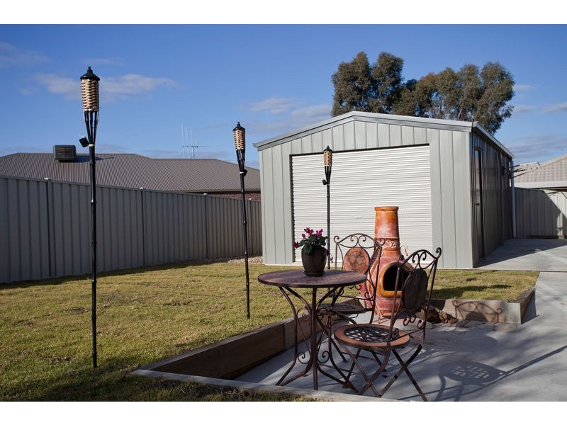 8 Huntingdale Avenue, Eaglehawk VIC 3556