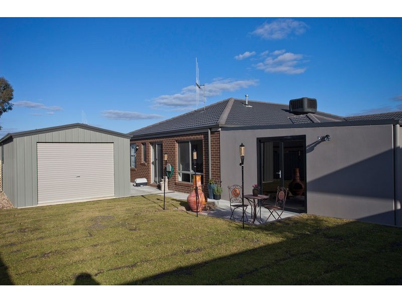 8 Huntingdale Avenue, Eaglehawk VIC 3556