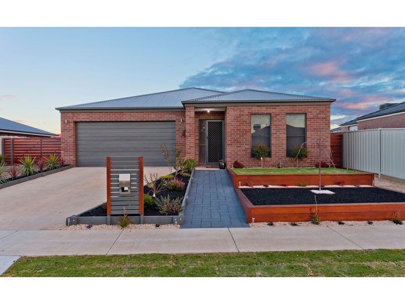 16 Garden Drive, Epsom VIC 3551