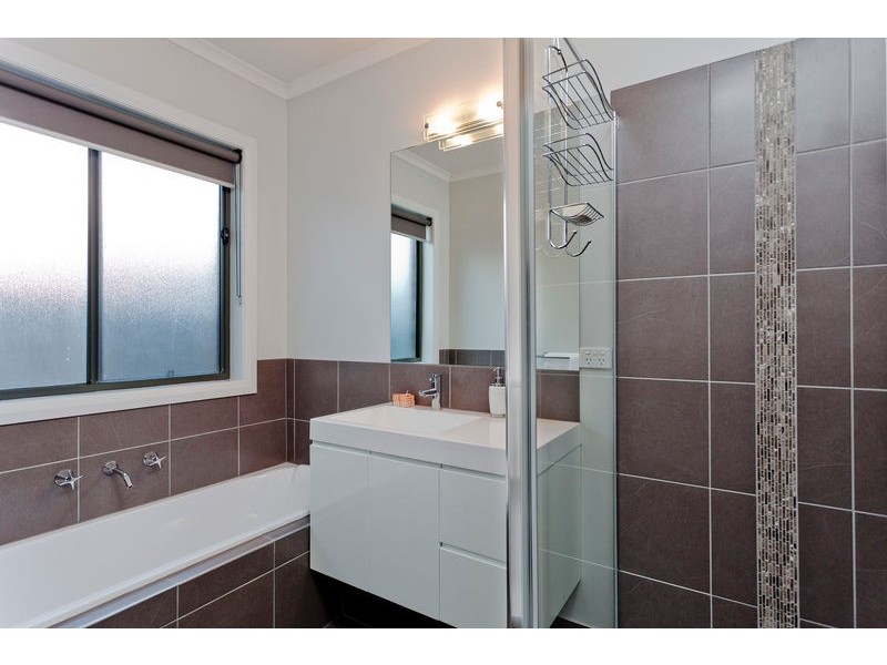 16 Garden Drive, Epsom VIC 3551