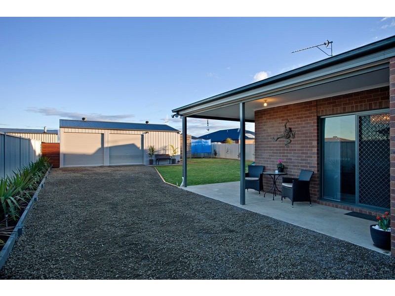 16 Garden Drive, Epsom VIC 3551