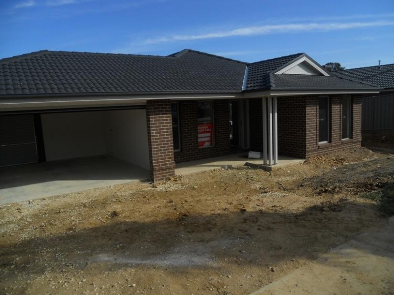 10 Klim Avenue, Kangaroo Flat VIC 3555