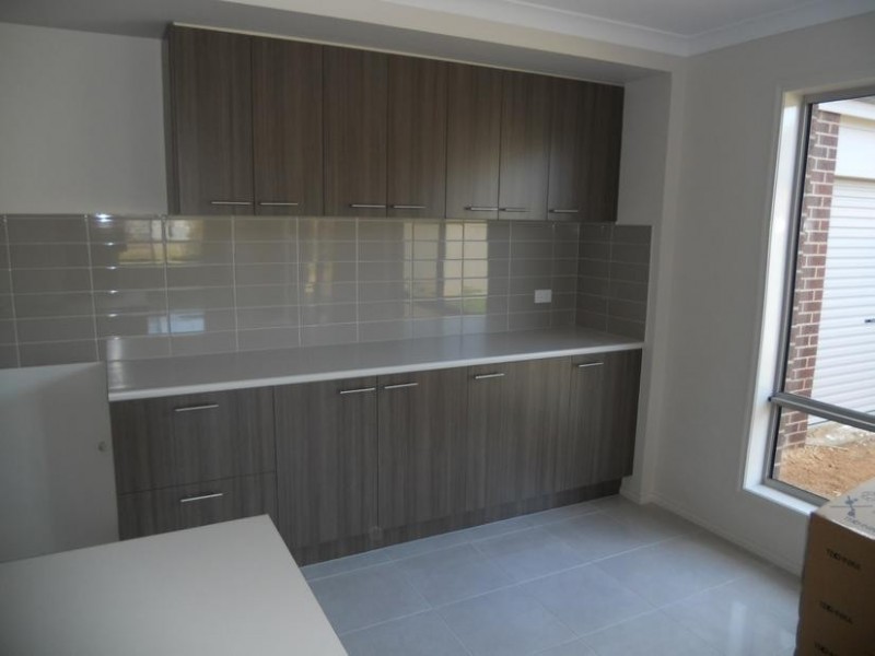 10 Klim Avenue, Kangaroo Flat VIC 3555