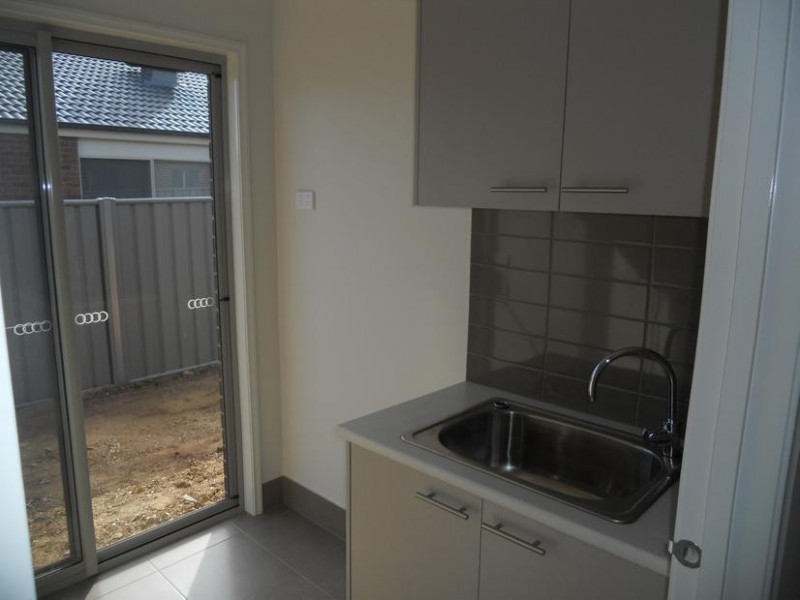 10 Klim Avenue, Kangaroo Flat VIC 3555