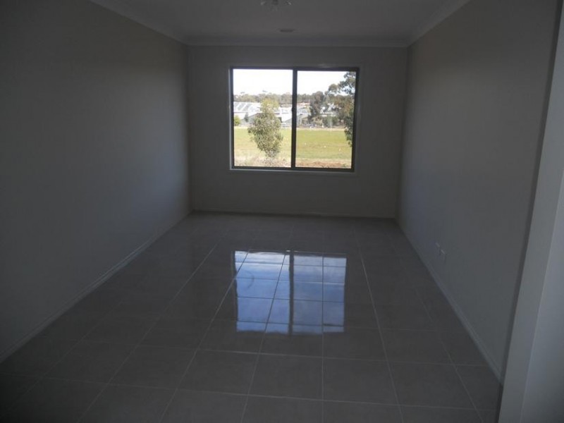 10 Klim Avenue, Kangaroo Flat VIC 3555