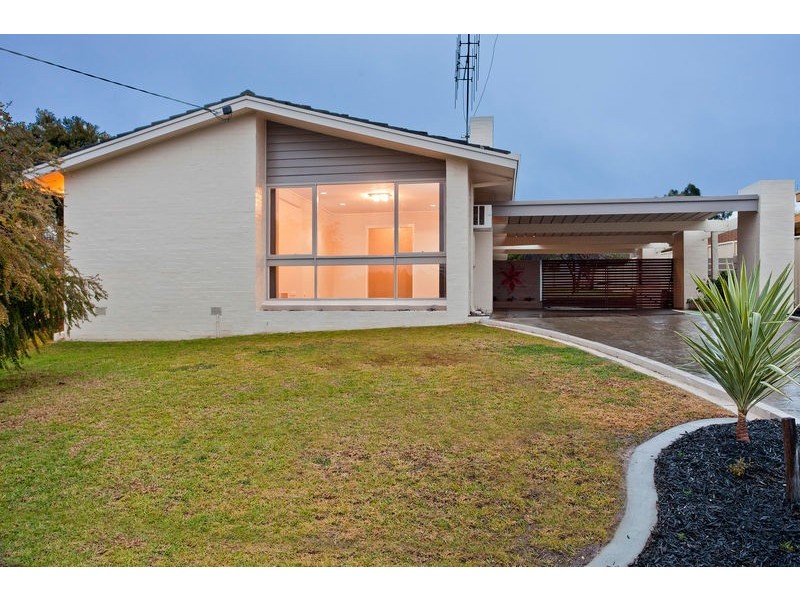 10 Strathdale Crescent, Strathdale VIC 3550