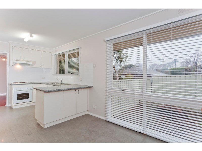 10 Strathdale Crescent, Strathdale VIC 3550